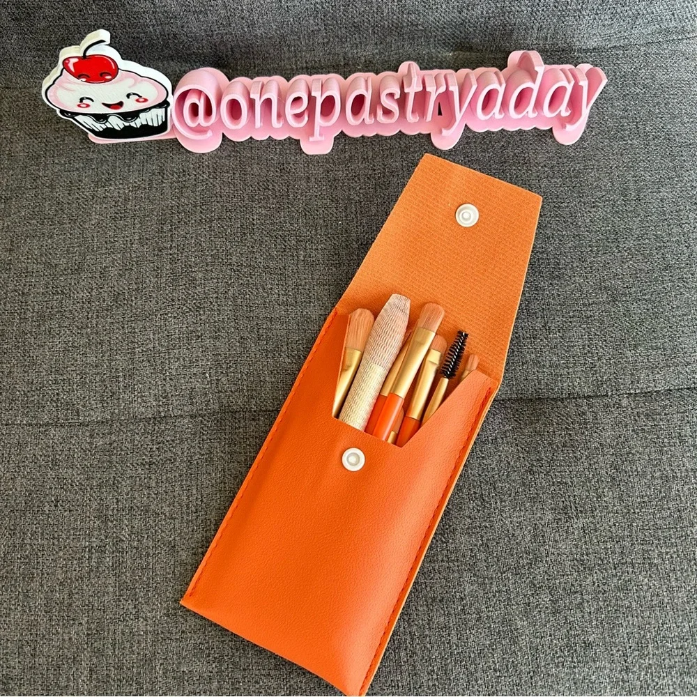8-piece Travel Makeup Brush Set with Carry Case, Orange